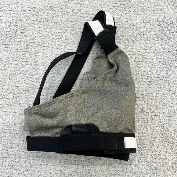 Women’s Nike DriFit sports bra - Picture 7 of 7